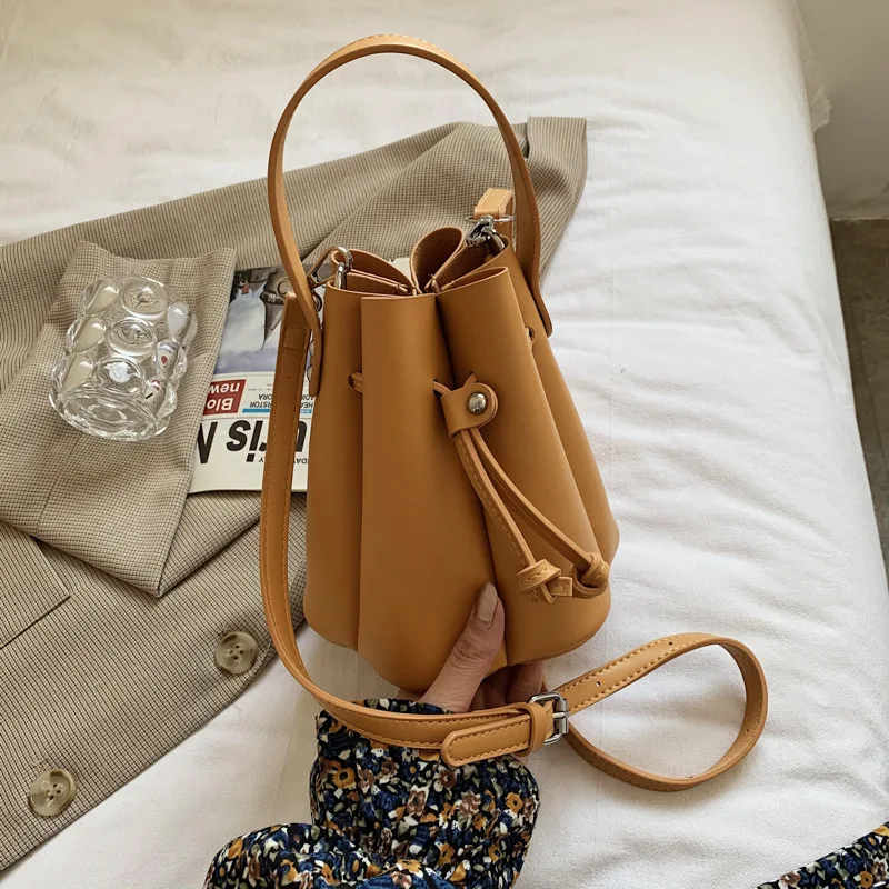 2021 amazon american round numero huit lady vegan leather white pink handbag straps Drawstring crossbody tote women bucket bag, Customizable
2021 amazon american round numero huit lady vegan leather white pink handbag straps Drawstring crossbody tote women bucket bag, Customizable