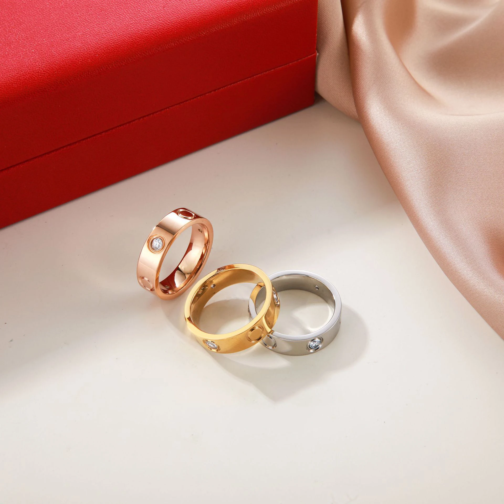 High Quality Luxury Brand Ladies Jewelry Titanium Steel Stainless Steel Diamond Classic Screw Love Ring
High Quality Luxury Brand Ladies Jewelry Titanium Steel Stainless Steel Diamond Classic Screw Love Ring