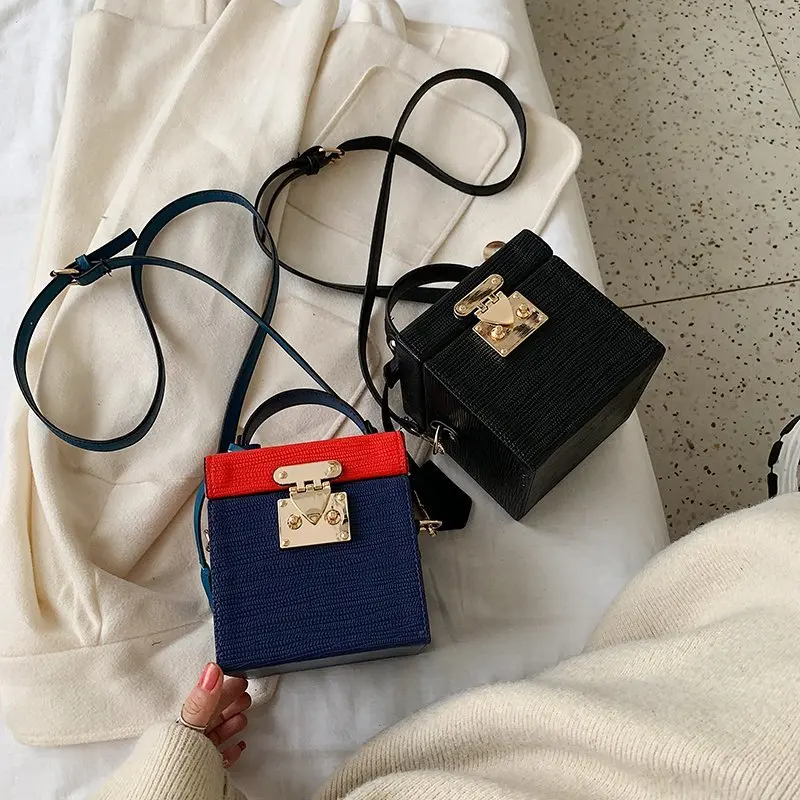 Wholesale fashion luxury PVC women crossbody bag shoulder bag toiletry bags for women
Wholesale fashion luxury PVC women crossbody bag shoulder bag toiletry bags for women