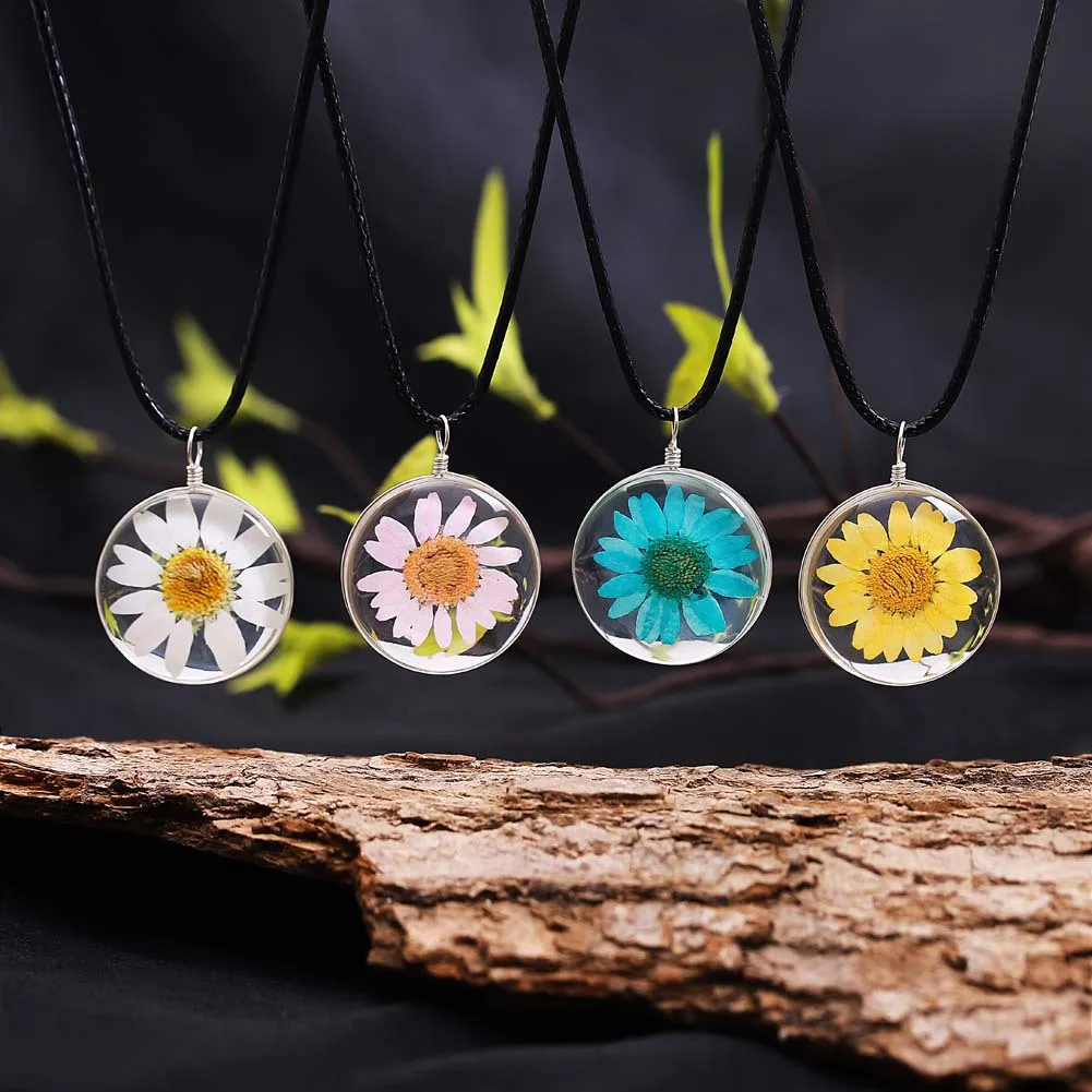 European and American Creative Dry Flower Necklace For Women Crystal Glass Handmade DIY Dry Daisy Flower Round Pendant Necklace
European and American Creative Dry Flower Necklace For Women Crystal Glass Handmade DIY Dry Daisy Flower Round Pendant Necklace
