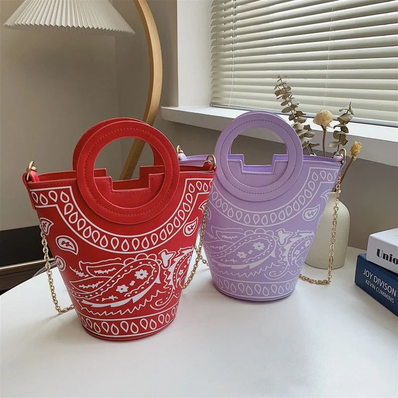 2021 Crossbody Large Bucket Bag New Trendy Tote Women Hand bag Designer Big Paisley Bandana Print Purse Bucket Hat and Purse, Multi
2021 Crossbody Large Bucket Bag New Trendy Tote Women Hand bag Designer Big Paisley Bandana Print Purse Bucket Hat and Purse, Multi