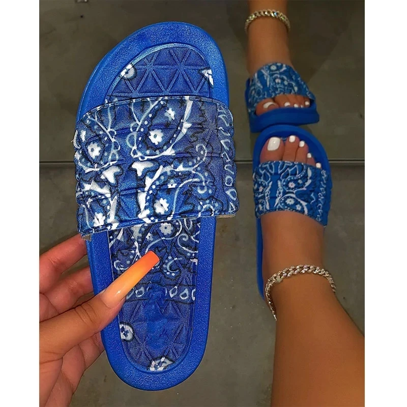 2020 momen hot sale slippers New Style pattern satin shoe bandana print slides slippers, Picture color
2020 momen hot sale slippers New Style pattern satin shoe bandana print slides slippers, Picture color