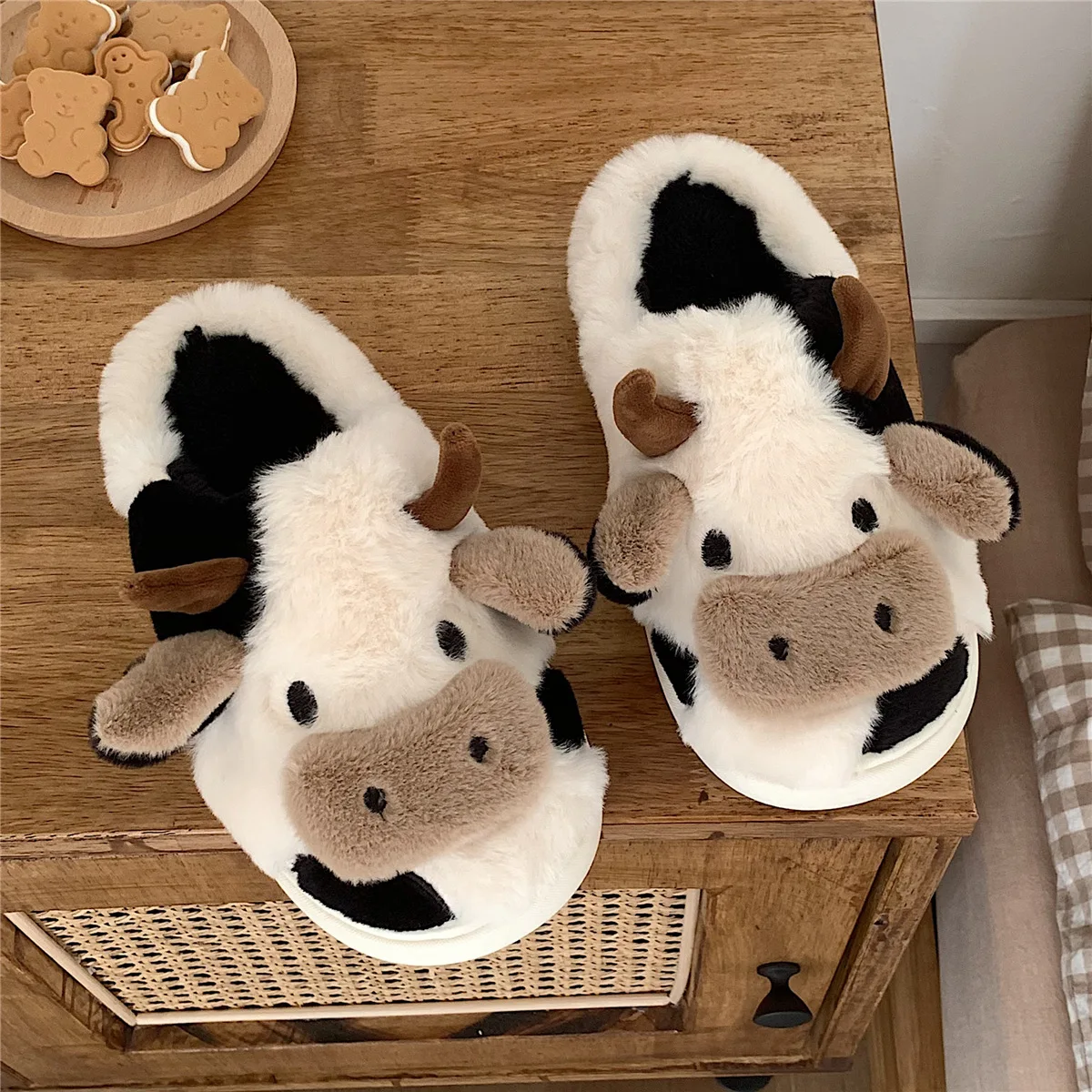 Home warm plush shoes female winter student dormitory with soft cute cow non-slip cotton slippers
Home warm plush shoes female winter student dormitory with soft cute cow non-slip cotton slippers