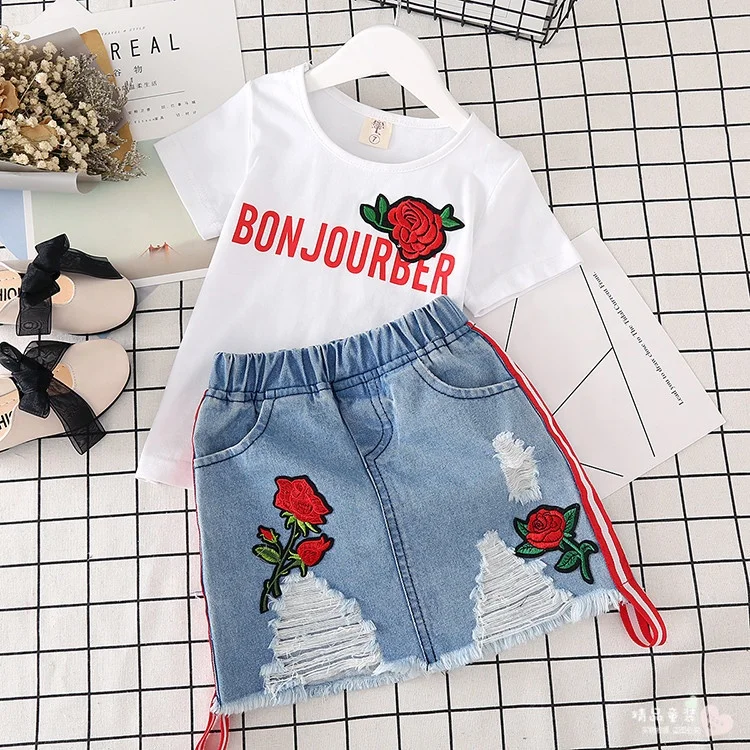 Wholesale 2021 Summer Children's Clothing Set Girls Letter Rose Embroidered Short Sleeve T-shirt + Denim Skirt Two-piece Set, 2 colors as pictures
Wholesale 2021 Summer Children's Clothing Set Girls Letter Rose Embroidered Short Sleeve T-shirt + Denim Skirt Two-piece Set, 2 colors as pictures