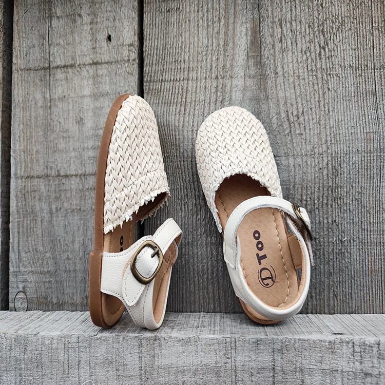 Girls' sandals Western style all-match fashion simple children's shoes non-slip soft-soled woven princess shoes
Girls' sandals Western style all-match fashion simple children's shoes non-slip soft-soled woven princess shoes