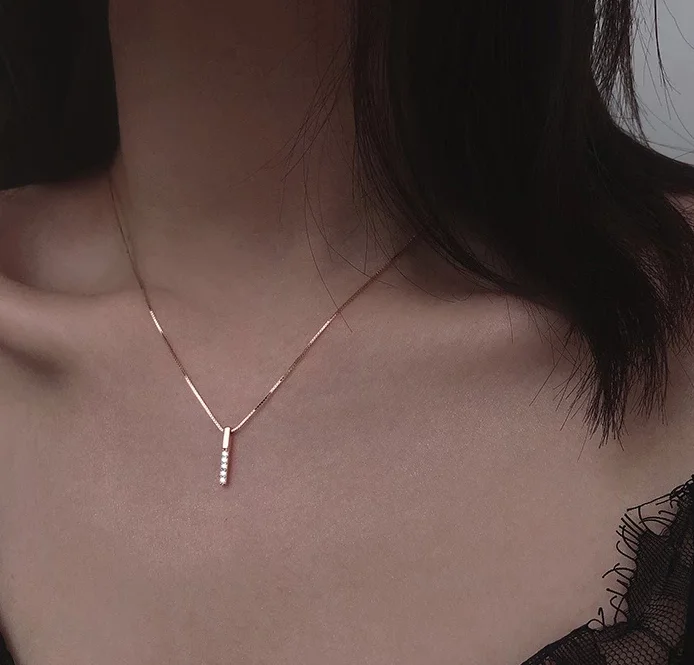 Double Layer Necklace Short Clavicle Chain Charm Necklace U-shaped Necklace for Women
Double Layer Necklace Short Clavicle Chain Charm Necklace U-shaped Necklace for Women