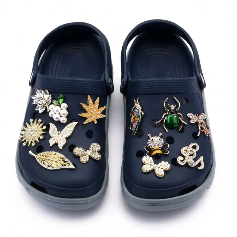 2021 New Trend Women DIY Designer Crystal Metal Accessories Custom Luxury Decoration Clogs Shoes Charm
2021 New Trend Women DIY Designer Crystal Metal Accessories Custom Luxury Decoration Clogs Shoes Charm