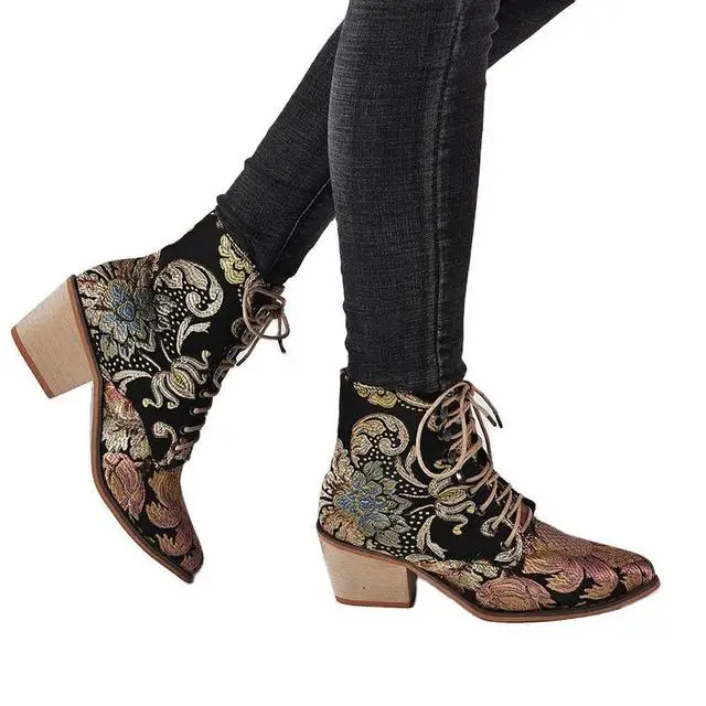 2021 autumn winter short boots Women's embroidered chunky heel boots Embroidery colorful high heel women shoes 
2021 autumn winter short boots Women's embroidered chunky heel boots Embroidery colorful high heel women shoes