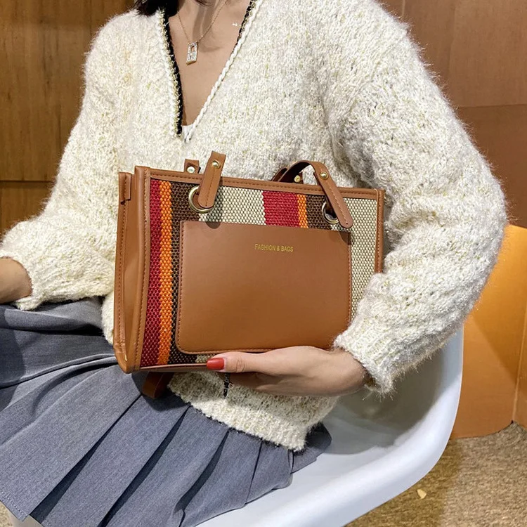 Wholesale custom women bags simple stripe large capacity sling bag 2021 autumn and winter new fashion one-shoulder Messenger Bag, Customized color
Wholesale custom women bags simple stripe large capacity sling bag 2021 autumn and winter new fashion one-shoulder Messenger Bag, Customized color