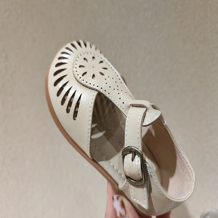 2021 spring and summer new children's half sandals Korean girls carved hollow breathable princess shoes
2021 spring and summer new children's half sandals Korean girls carved hollow breathable princess shoes