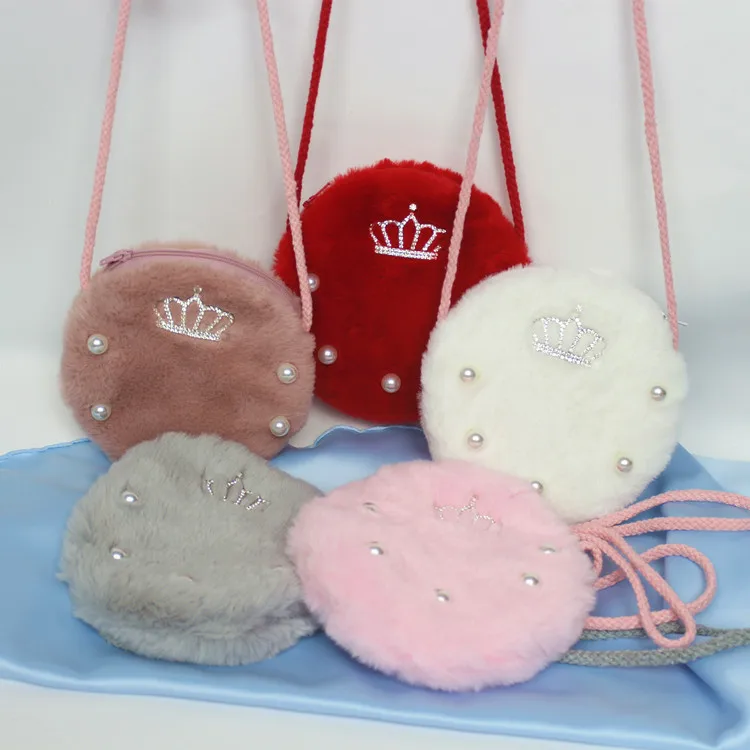 MSYO Princess Accessories Sweet Rhinestone Crown Pearl Toy Coin Storage Messenger Bags Soft Plush Kids Messenger Bags
MSYO Princess Accessories Sweet Rhinestone Crown Pearl Toy Coin Storage Messenger Bags Soft Plush Kids Messenger Bags