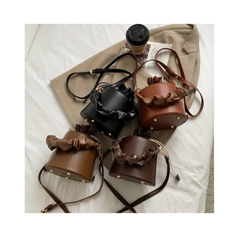 2021 Chic Ruched Handle Bucket Bags Classic New Designer Messenger Bag Portable Drawstring Ladies Handbags Winner Totes Purses, Shown
2021 Chic Ruched Handle Bucket Bags Classic New Designer Messenger Bag Portable Drawstring Ladies Handbags Winner Totes Purses, Shown