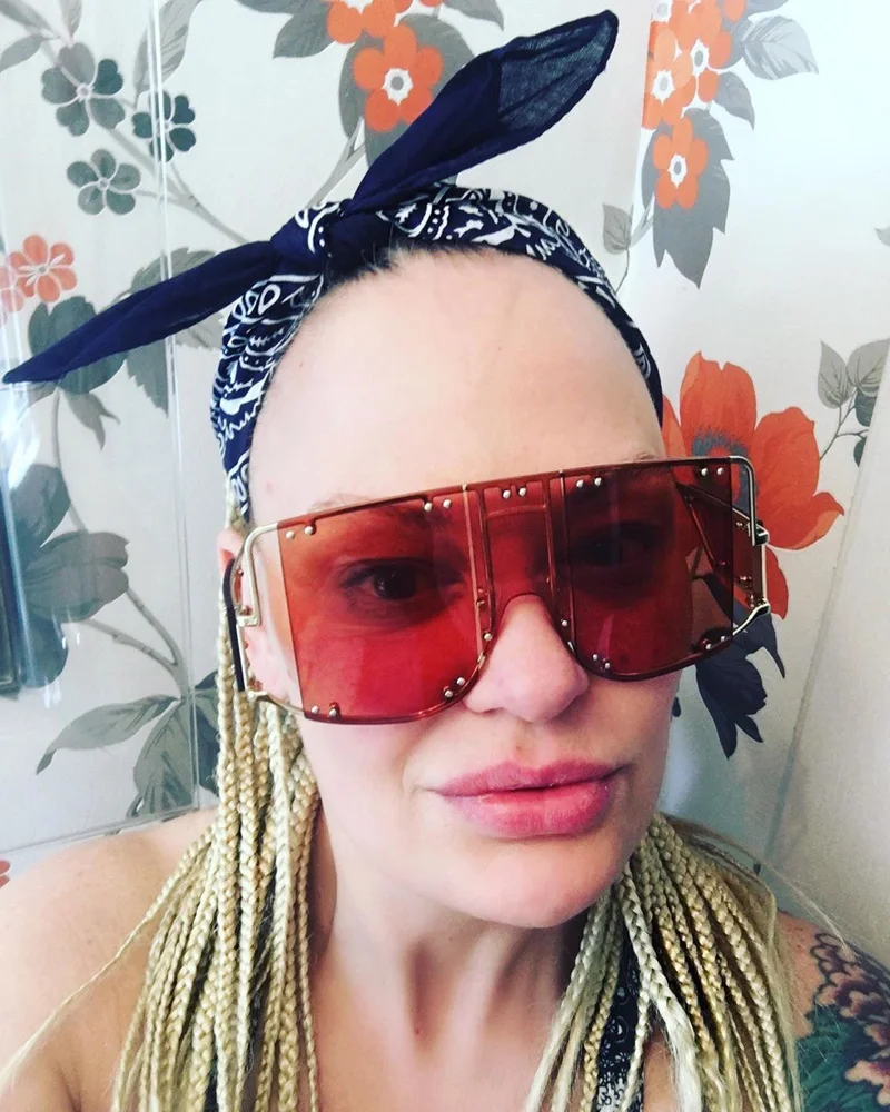 Fashion Square Sunglasses Women New Oversized Mirror Men Shades Glasses Luxury Brand Metal Rivet Trend Unique Female Eyewear 
Fashion Square Sunglasses Women New Oversized Mirror Men Shades Glasses Luxury Brand Metal Rivet Trend Unique Female Eyewear