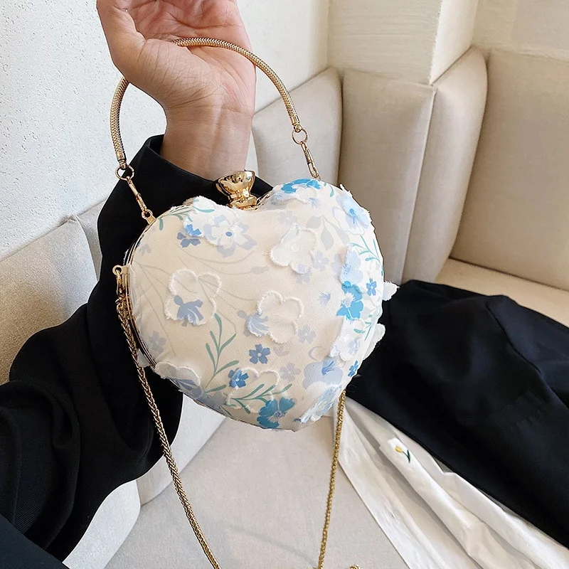 2022 Wholesale Chinese Flower Style Drop Shipping Chain Shoulder Women Party Favour Small Jelly Bags Heart Shaped Purse Handbags 
2022 Wholesale Chinese Flower Style Drop Shipping Chain Shoulder Women Party Favour Small Jelly Bags Heart Shaped Purse Handbags