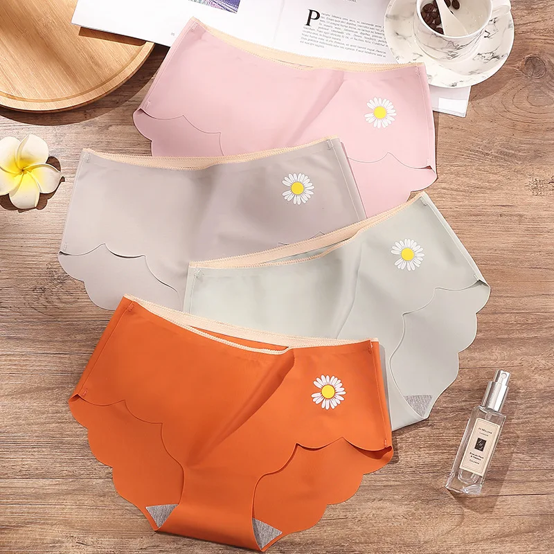 New trend zou Jubing silk underwear lovely traceless middle waist cloud edge breathable graphene crotch briefs
New trend zou Jubing silk underwear lovely traceless middle waist cloud edge breathable graphene crotch briefs