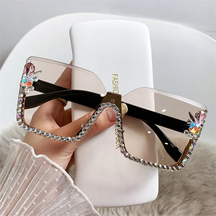 2023 New Arrival Square rhinestone Rimless With Diamond cut Designer Ladies Luxury brand Custom Logo Fashion Women Sunglasses 
2023 New Arrival Square rhinestone Rimless With Diamond cut Designer Ladies Luxury brand Custom Logo Fashion Women Sunglasses