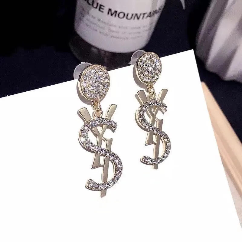 925 Silver Needle Earrings All-match Fashion Hot Sale Letter Alloy Earrings Diamond Pearl Earrings Jewelry, Picture shows 
925 Silver Needle Earrings All-match Fashion Hot Sale Letter Alloy Earrings Diamond Pearl Earrings Jewelry, Picture shows
