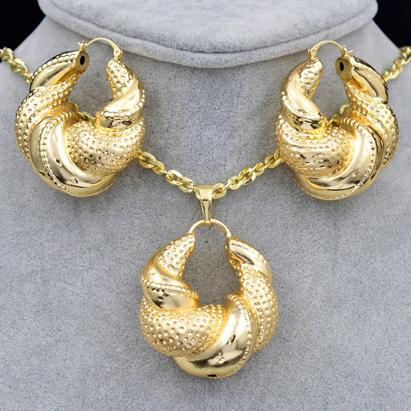 2021 New Fashion Women Big Jewelry Sets Necklace Earrings Pendant Romantic Geometric Jewelry For Wedding Copper Jewelry Findings, Gold color
2021 New Fashion Women Big Jewelry Sets Necklace Earrings Pendant Romantic Geometric Jewelry For Wedding Copper Jewelry Findings, Gold color
