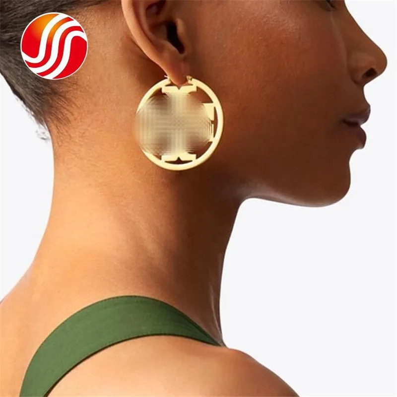 INS Style Hollow Big Pattern Exaggeration Women Brand Designer Copper Studs Beach Jewelry
INS Style Hollow Big Pattern Exaggeration Women Brand Designer Copper Studs Beach Jewelry