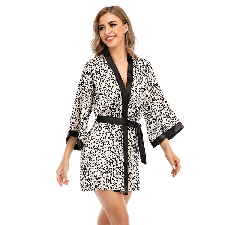 2021 Fashion Leopard Print Pajamas Ice Silk Short Women's Nightgown For Sleepwear
2021 Fashion Leopard Print Pajamas Ice Silk Short Women's Nightgown For Sleepwear