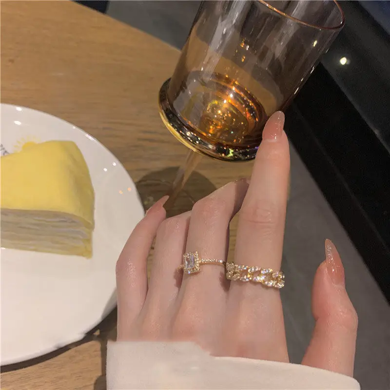18K Gold Plated Shining Cubic Zircon Moon Star Rings Stylish Popular Diamond CZ Curb Link Chain Rings For Girls
18K Gold Plated Shining Cubic Zircon Moon Star Rings Stylish Popular Diamond CZ Curb Link Chain Rings For Girls
