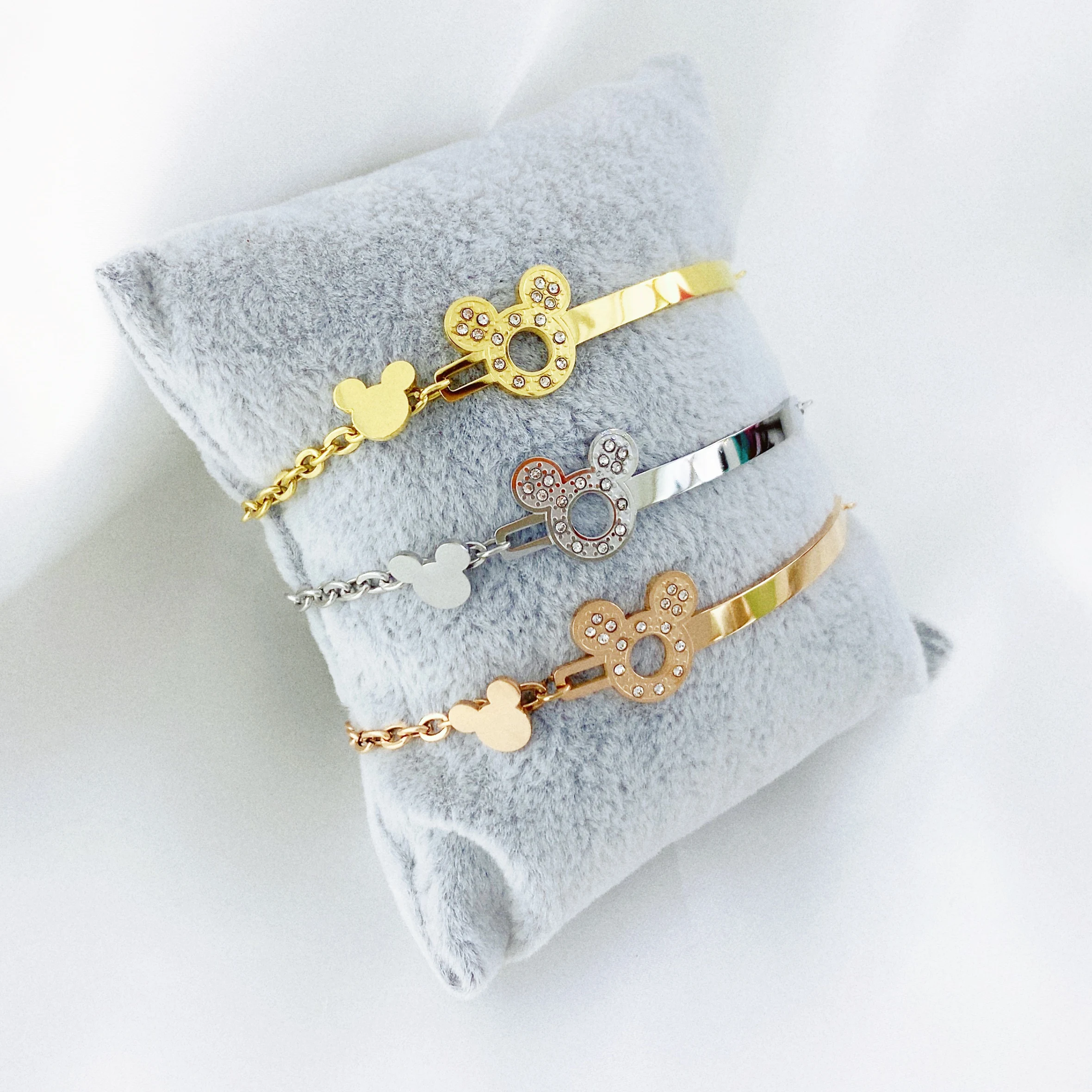 Hot sales top quality stainless steel silver color mickey shape charm bangles bracelet women jewelry
Hot sales top quality stainless steel silver color mickey shape charm bangles bracelet women jewelry