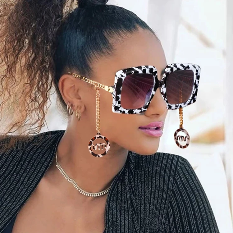 Hot Sale Online Fashion Oversized Square Sun Glasses 2021 Women Luxury Designer Metal Chain Shades Sunglasses For Lady, Custom colors
Hot Sale Online Fashion Oversized Square Sun Glasses 2021 Women Luxury Designer Metal Chain Shades Sunglasses For Lady, Custom colors