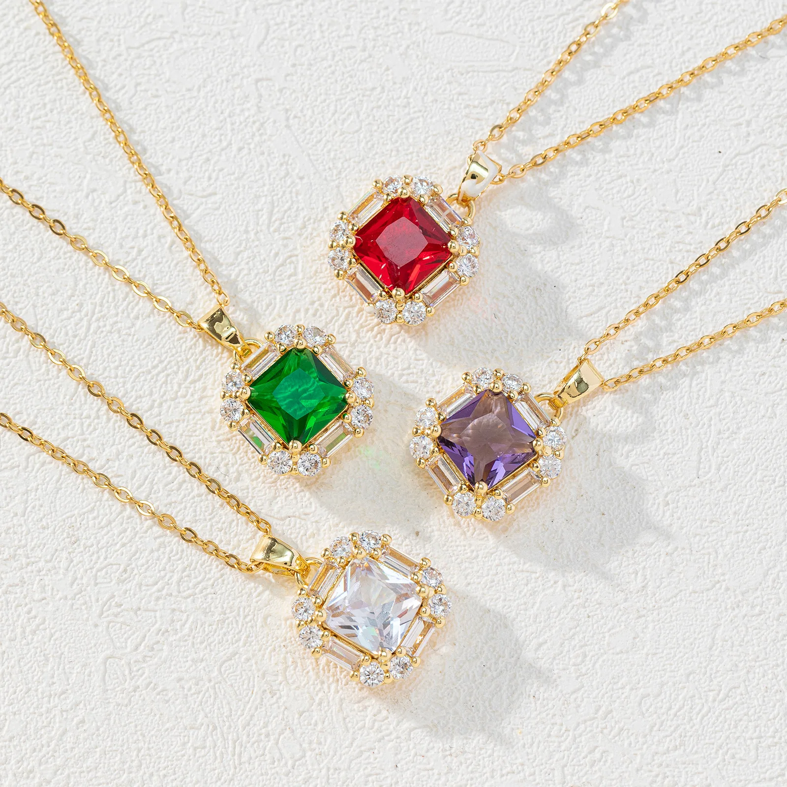 Vintage Copper Plated 18K Gold Zircon Square Necklace Pendant for Women's Fashion and Elegant Explosives Clavicle Chain
Vintage Copper Plated 18K Gold Zircon Square Necklace Pendant for Women's Fashion and Elegant Explosives Clavicle Chain