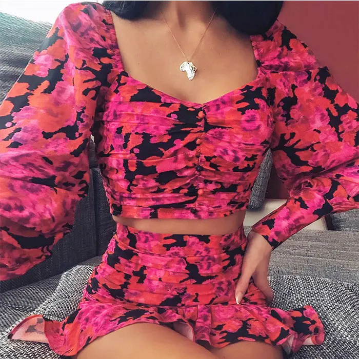 2021 Ladies Elegant Square Collar Lantern Sleeve Floral Printed Crop Top And Ruffles Mini Skirt Two Pieces Set
2021 Ladies Elegant Square Collar Lantern Sleeve Floral Printed Crop Top And Ruffles Mini Skirt Two Pieces Set