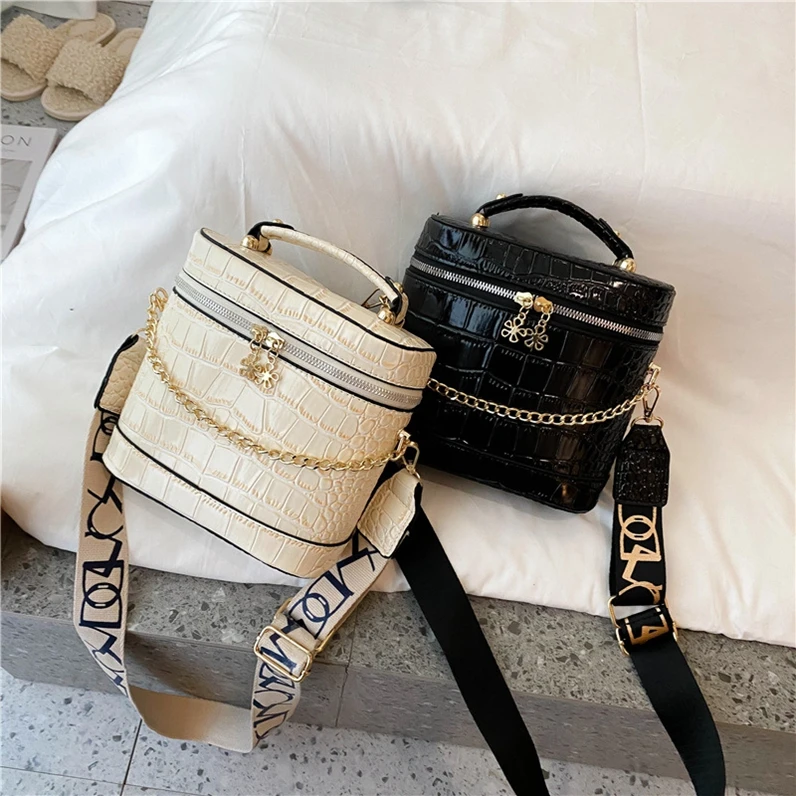 XP1541 Summer small 2020 new trendy fashion portable bucket bag trendy shoulder messenger bag
XP1541 Summer small 2020 new trendy fashion portable bucket bag trendy shoulder messenger bag