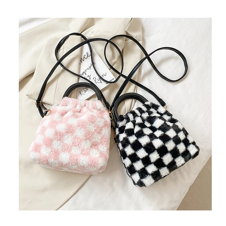 Lady Winter Fluffy Fur Bucket Bags Contrast Color Plaid Small Handbags Soft Warm Plush Crossbody Bags Women Shoulder Purses Sac
Lady Winter Fluffy Fur Bucket Bags Contrast Color Plaid Small Handbags Soft Warm Plush Crossbody Bags Women Shoulder Purses Sac