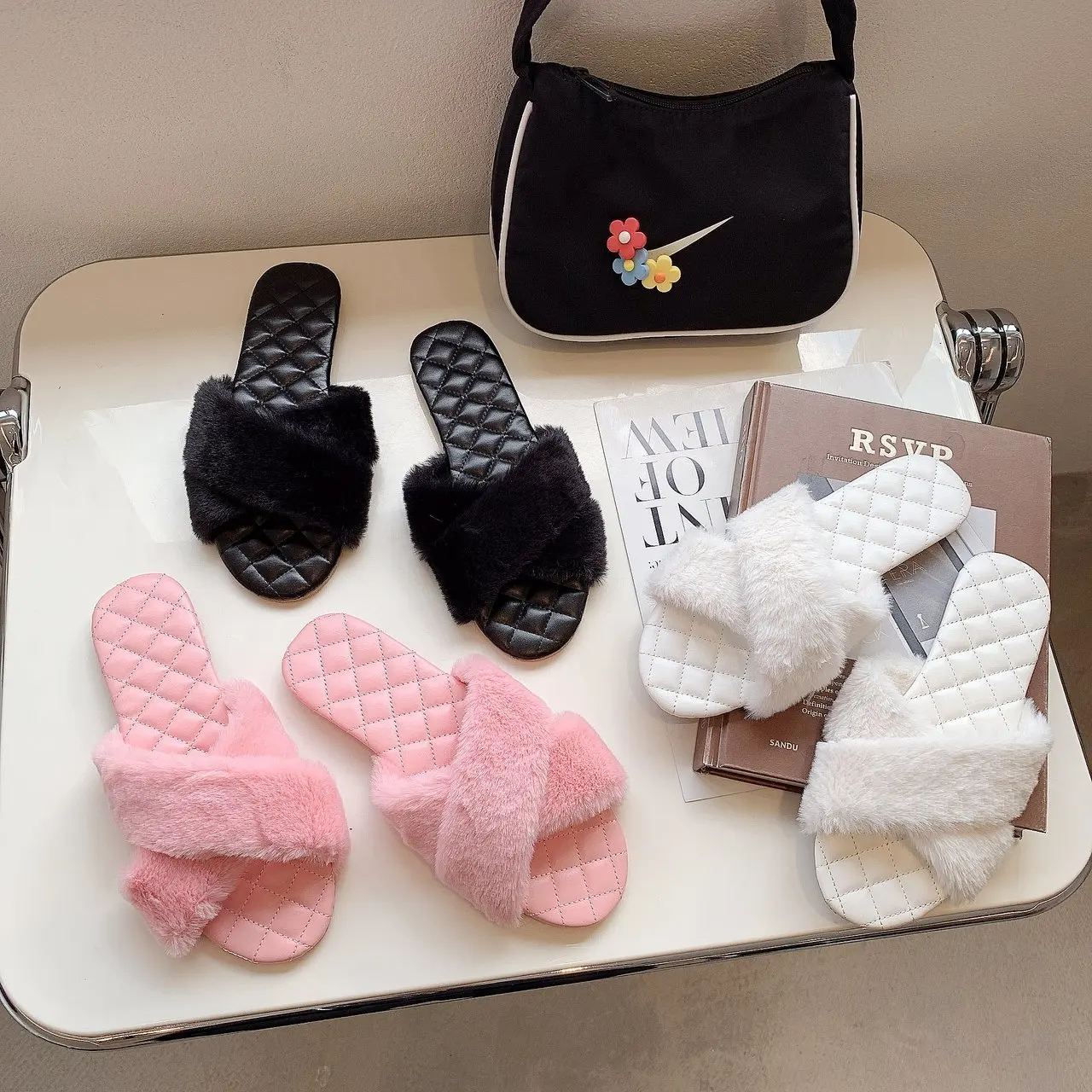 2021 New Arrivals Women Fashion Casual Flat Bandana Shoes Slides Designers Girls' Fluffy Slippers Women Fur Sandals Slippers
2021 New Arrivals Women Fashion Casual Flat Bandana Shoes Slides Designers Girls' Fluffy Slippers Women Fur Sandals Slippers