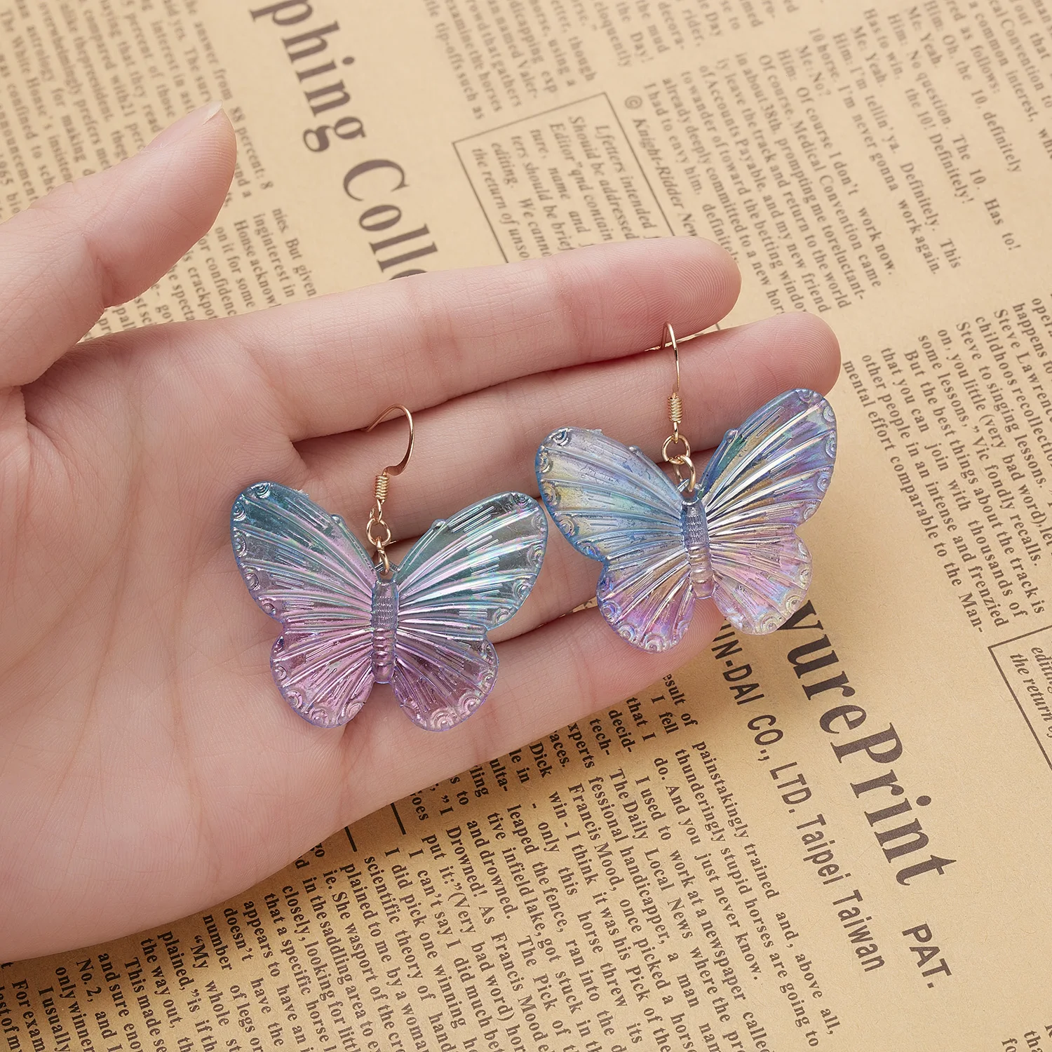 Cute Transparent Color Butterfly Ear Ring Acrylic Resin Pearl Butterfly Wing Hook Earrings Girl
Cute Transparent Color Butterfly Ear Ring Acrylic Resin Pearl Butterfly Wing Hook Earrings Girl