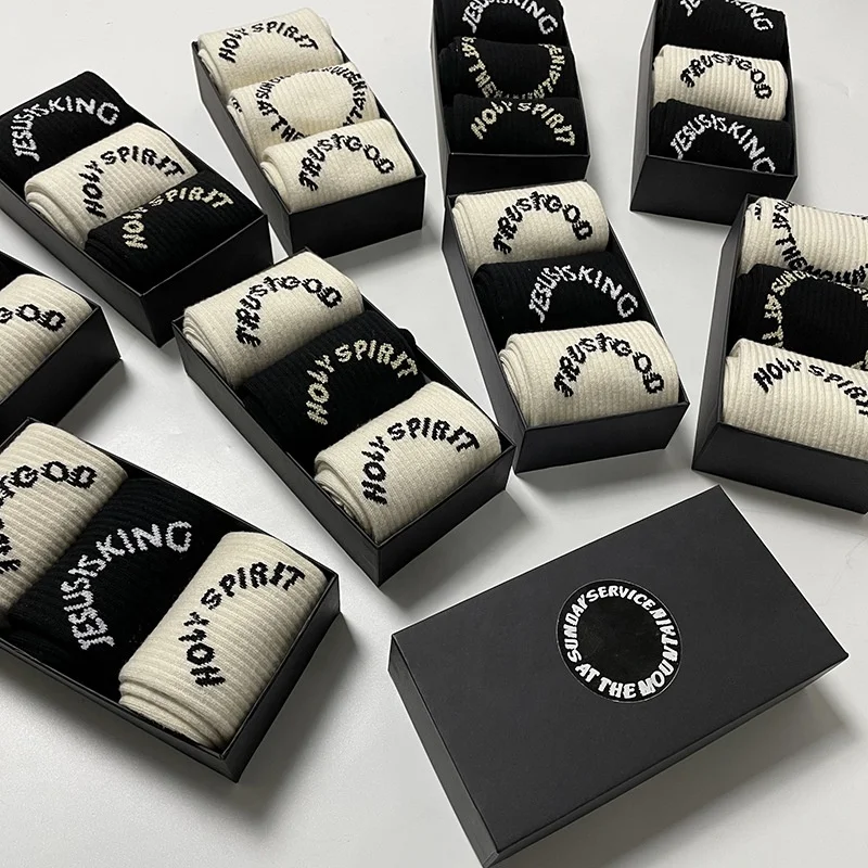 Olian high quality Ins Fashion Yeezy Brand Kanye men's and women's cotton middle tube sports socks with gift box, 6 colors available
Olian high quality Ins Fashion Yeezy Brand Kanye men's and women's cotton middle tube sports socks with gift box, 6 colors available