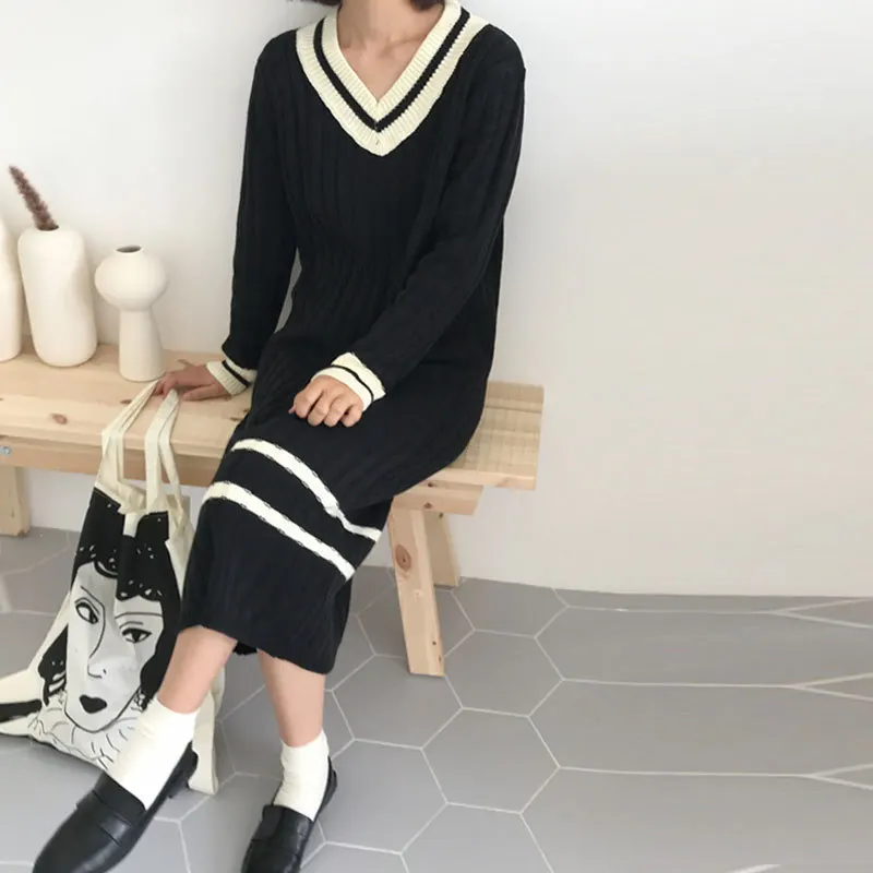 High quality winter 2019 new korean fashion striped knitted casual dresses v neck ribbed women knee length sweater dress
High quality winter 2019 new korean fashion striped knitted casual dresses v neck ribbed women knee length sweater dress