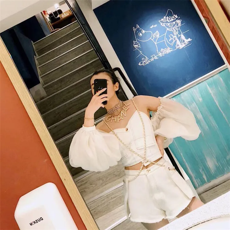 2020 New Arrivals Autumn Designs Women Two Pieces Bubble Chiffon Sleeve Top with Short Trousers Denim Set
2020 New Arrivals Autumn Designs Women Two Pieces Bubble Chiffon Sleeve Top with Short Trousers Denim Set
