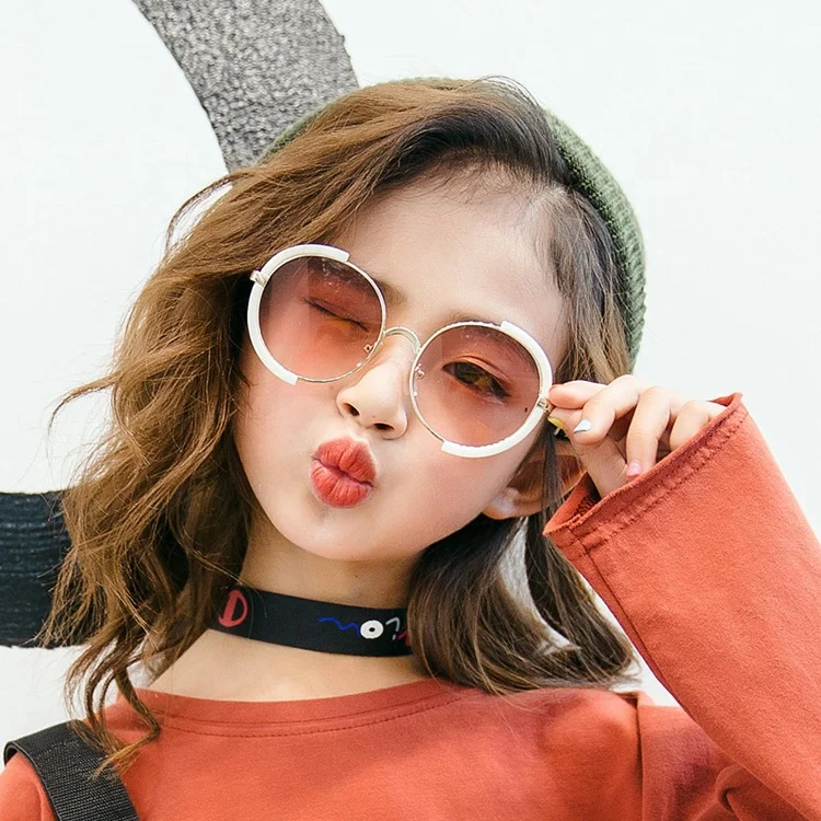 DOISYER 2020 New fashion design girls sun glasses round metal frame kids sunglasses children
DOISYER 2020 New fashion design girls sun glasses round metal frame kids sunglasses children