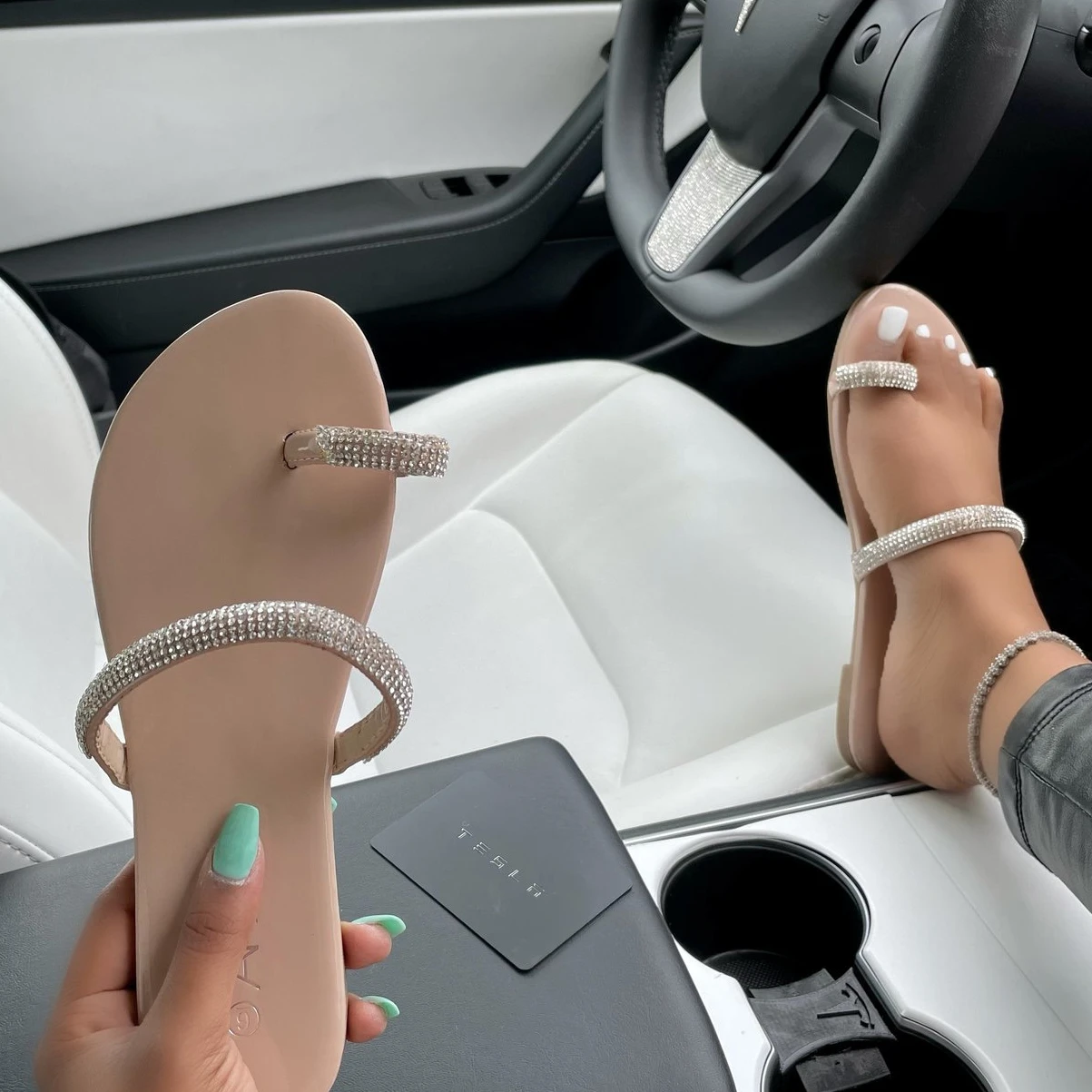 Reliable Quality Rhinestone Straps Slides Women'S Flat Slippers Toe Stopper Ring Shoes Lightly Padded Insole Women's Sandals, Customized color
Reliable Quality Rhinestone Straps Slides Women'S Flat Slippers Toe Stopper Ring Shoes Lightly Padded Insole Women's Sandals, Customized color