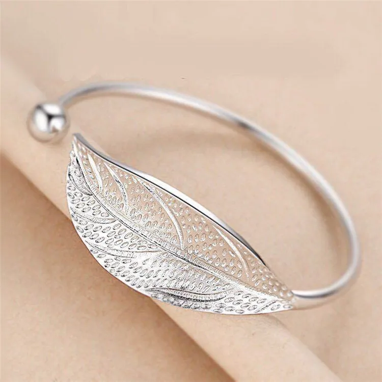 2020 Hot sell simple fashion leaf opener brass bracelet for women 
2020 Hot sell simple fashion leaf opener brass bracelet for women
