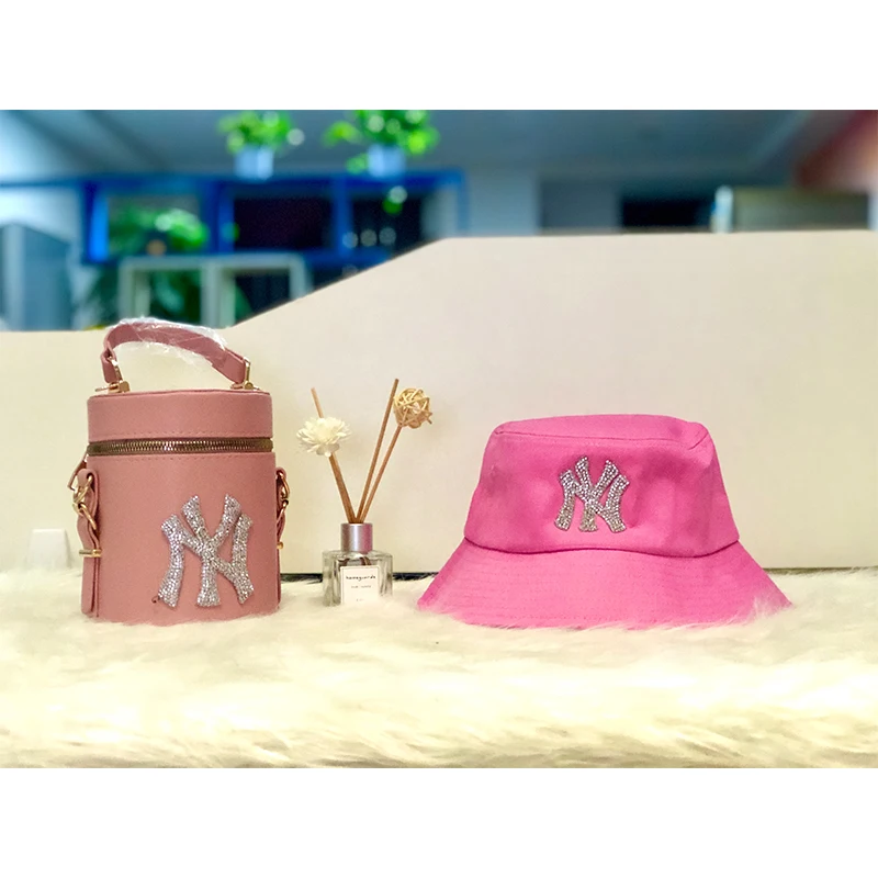 2021 New designer bling bucket hats women hand bags matching purses hat and purse set, Customizable
2021 New designer bling bucket hats women hand bags matching purses hat and purse set, Customizable
