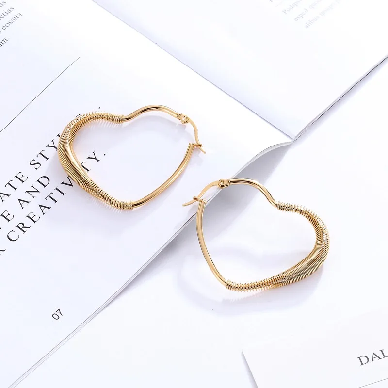 Top Quality Titanium Steel Half Spring Heart Hoop Earrings Silver Color And Gold Color Woman Jewelry Ruigang Earrings Gift, Customized
Top Quality Titanium Steel Half Spring Heart Hoop Earrings Silver Color And Gold Color Woman Jewelry Ruigang Earrings Gift, Customized