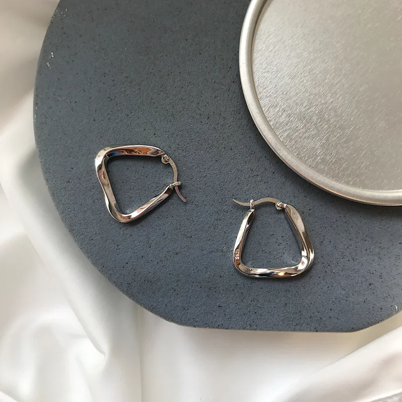 Korean Hot Selling 925 Sterling Silver Hoop Earrings Fashion Fine 925 Silver U Shaped Round Hoop Earrings Jewelry
Korean Hot Selling 925 Sterling Silver Hoop Earrings Fashion Fine 925 Silver U Shaped Round Hoop Earrings Jewelry