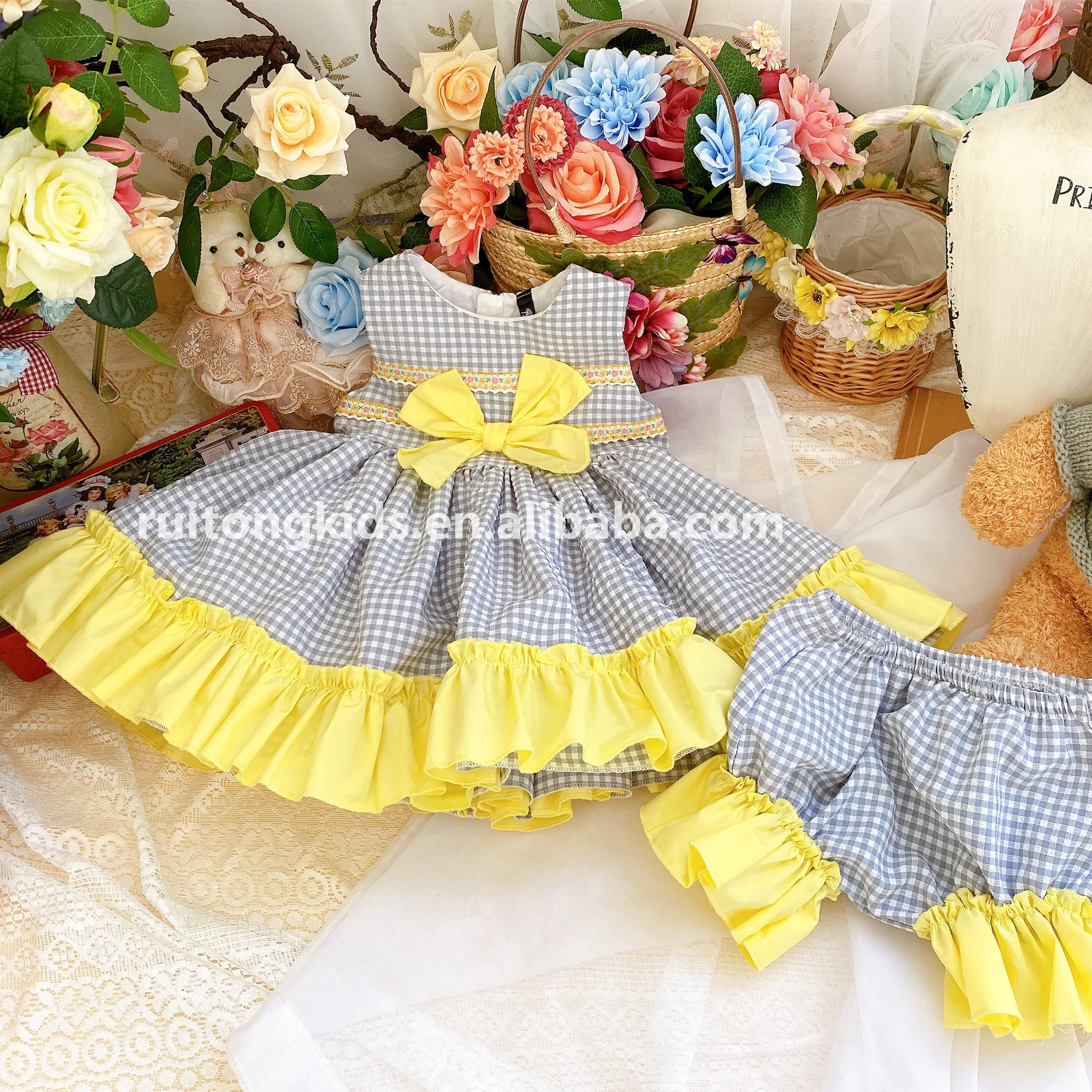 0531128 baby spanish dresses for girl's dress vintage ruffles lace cake wholesale children clothes kids clothing
0531128 baby spanish dresses for girl's dress vintage ruffles lace cake wholesale children clothes kids clothing