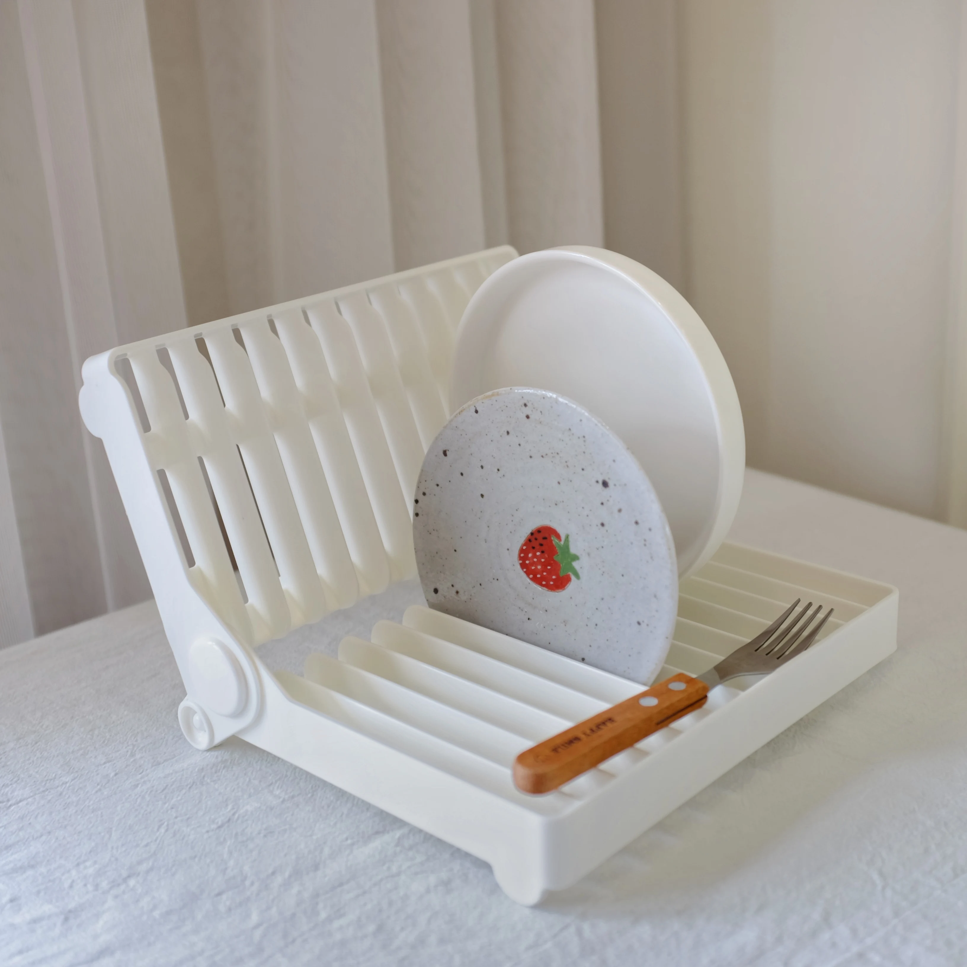 White Single Layer Tray Drain Storage Rack Foldable Kitchen Plastic Dish Drying Rack
White Single Layer Tray Drain Storage Rack Foldable Kitchen Plastic Dish Drying Rack