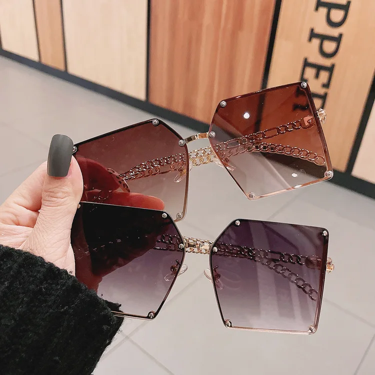 2021 fashion luxury brand oversize ins style trending trendy Korean metal chain sun glasses women sunglasses
2021 fashion luxury brand oversize ins style trending trendy Korean metal chain sun glasses women sunglasses