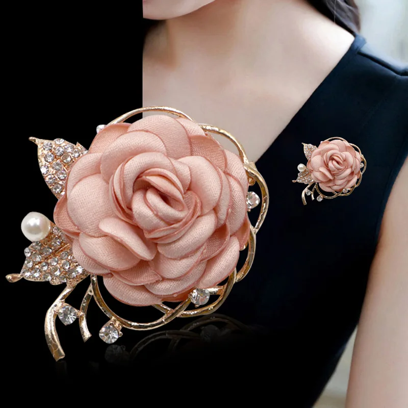 2023 New Fashion Treeable Fabric Rose Brooch Pin Female Classic Inlaid Faux Pearl Flower Brooch Pin for Gift
2023 New Fashion Treeable Fabric Rose Brooch Pin Female Classic Inlaid Faux Pearl Flower Brooch Pin for Gift