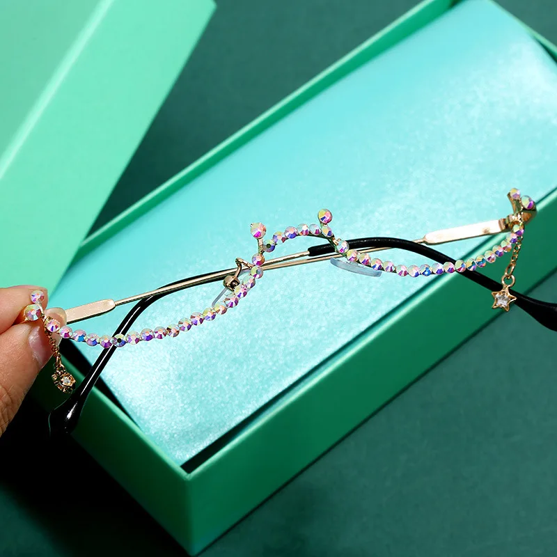 New fashion glasses without lens ins half frame without flat mirror water drop decoration chain pendant glasses
New fashion glasses without lens ins half frame without flat mirror water drop decoration chain pendant glasses