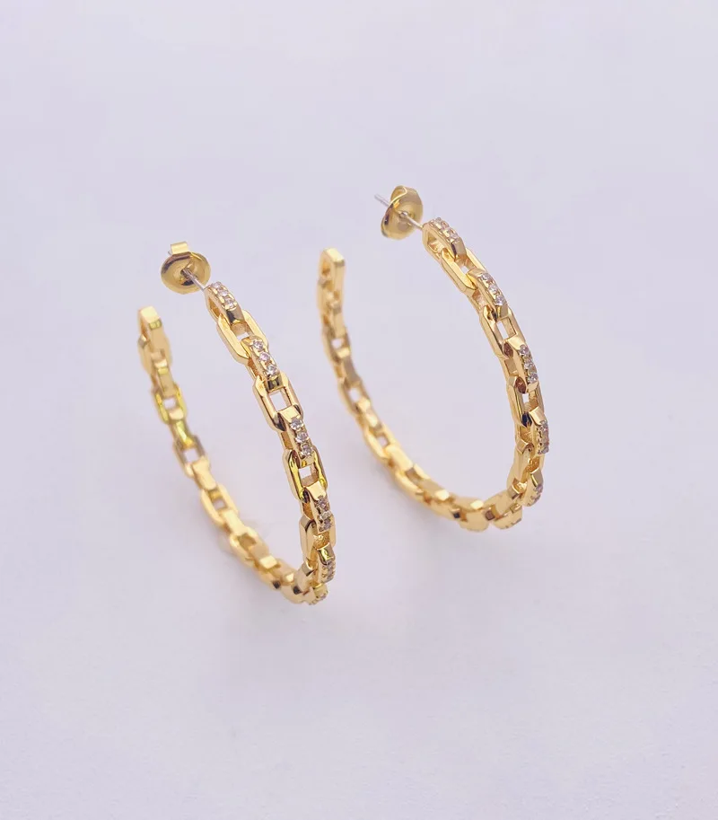 Female zircon Chain European Earring brass 18 K real gold Vacuum plated gold earring large hoop earrings
Female zircon Chain European Earring brass 18 K real gold Vacuum plated gold earring large hoop earrings