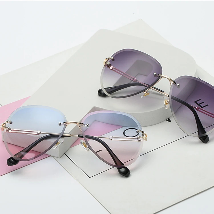 2022 New Rimless Gradient Glasses Brand Designer Ocean Lens Men Eyeglasses UV400 Retro Round Women Metal Sunglasses, 2 colors
2022 New Rimless Gradient Glasses Brand Designer Ocean Lens Men Eyeglasses UV400 Retro Round Women Metal Sunglasses, 2 colors