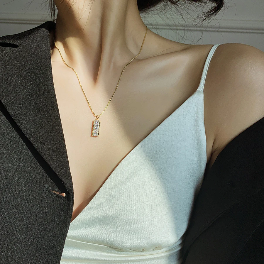New Arrival 18K Gold Plated Rectangle Cubic Zirconia Pendant Necklace Elegant Geometric Diamond Clavicle Necklace For Women
New Arrival 18K Gold Plated Rectangle Cubic Zirconia Pendant Necklace Elegant Geometric Diamond Clavicle Necklace For Women